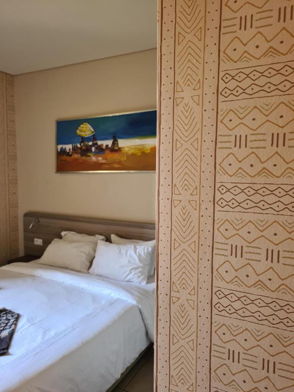 Roots Hotel Apartments Αμπιτζάν Εξωτερικό φωτογραφία